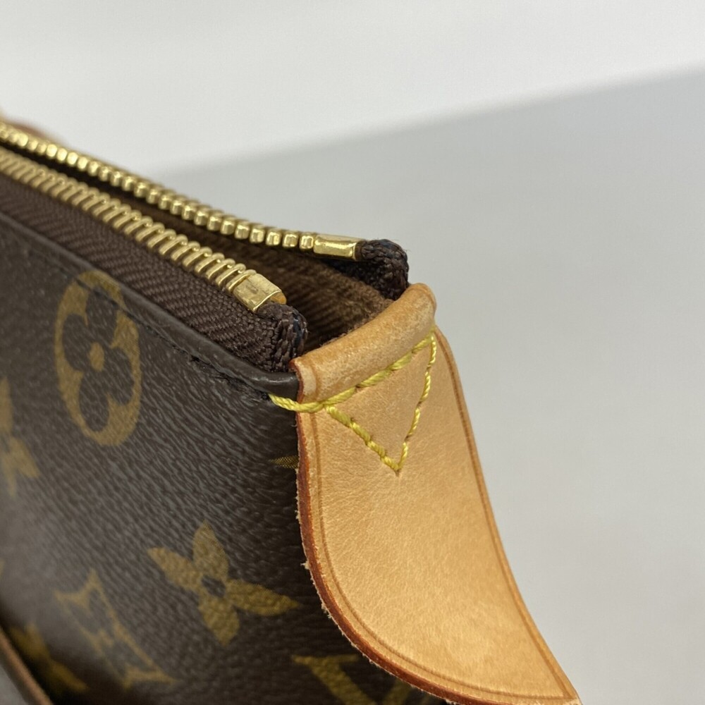 LOUIS VUITTON Brown Monogram Tote Bag - Picture 7 of 9